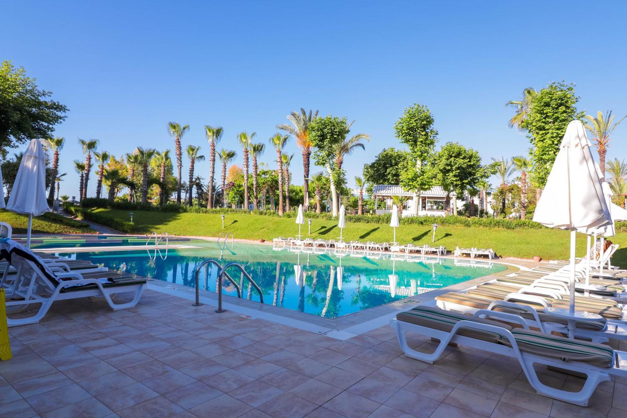 Queen'S Park Le Jardin Kemer Bagian luar foto