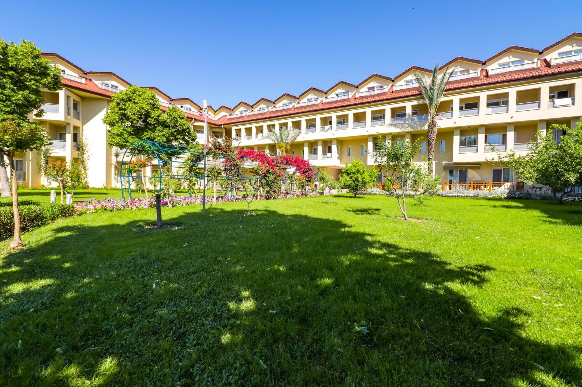 Queen'S Park Le Jardin Kemer Bagian luar foto